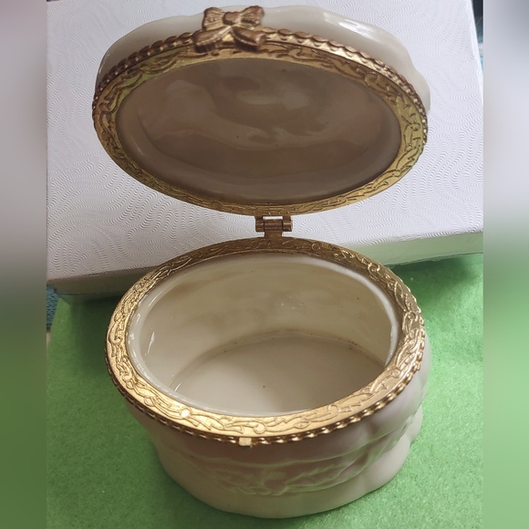 Vintage Glazed Porcelain Christmas Trinket Container - Picture 3 of 9